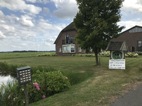 903282 Afbeelding van een protestbord bij een boerderij aan de Korssesteeg te Westbroek tegen de stikstofplannen van de ...